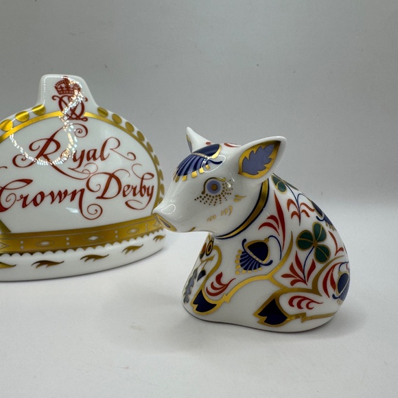 Royal Crown Derby Sitting Piglet Bone China Paperweight Figurine. Various. - Picture 9 of 14